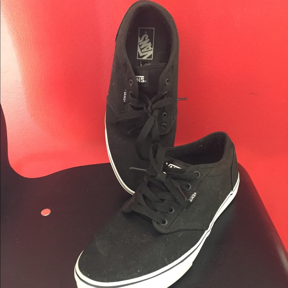 Men’s 10.5 Black Vans